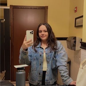 Meet your Posher, Edith